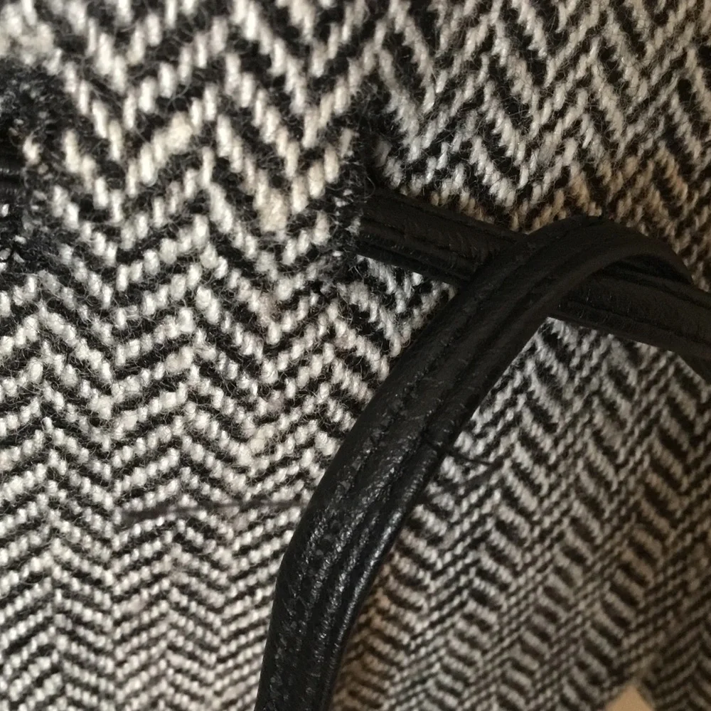 Kay Unger Black & White Herringbone Tweed Wool Blend Blazer - 8